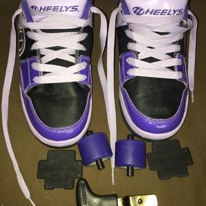Purple leather & vinyl roller Heelys skate shoes